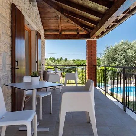 Apartment With Private Pools Kolumbera