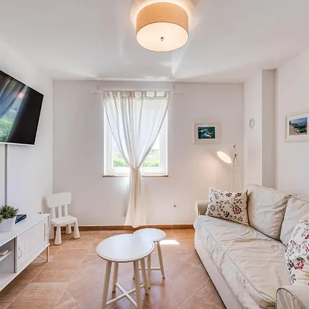 With Private Pools Apartment Kolumbera