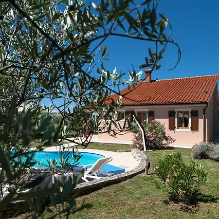 With Private Pools Apartment Kolumbera